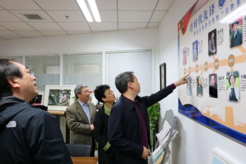 D:\2020-10-28 小奶猫直播
办公文档（李斌）\2020-11-11 教工会莅临拍摄、录像（李斌）\2020-11-11 精选\IMG_7747.jpgIMG_7747